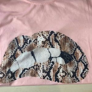 Pink lips shirt